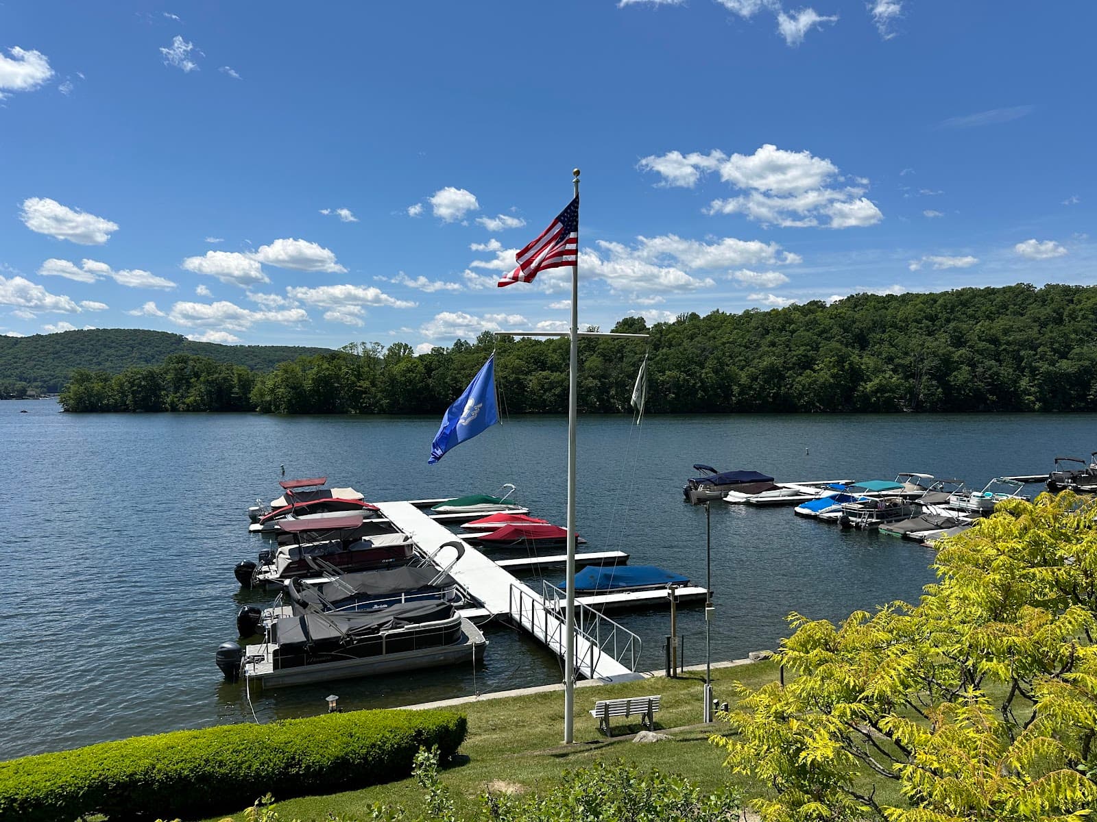 Candlewood Lake Club