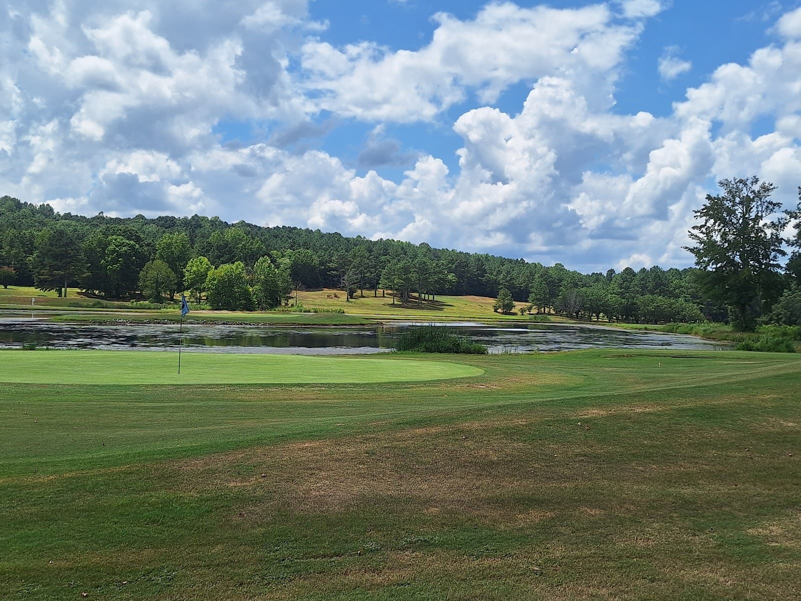 Twin Pines Country Club